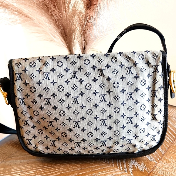 LOUIS VUITTON Mini Lin Navy Blue Crossbody/ Shoulder Bag - Picture 5 of 17